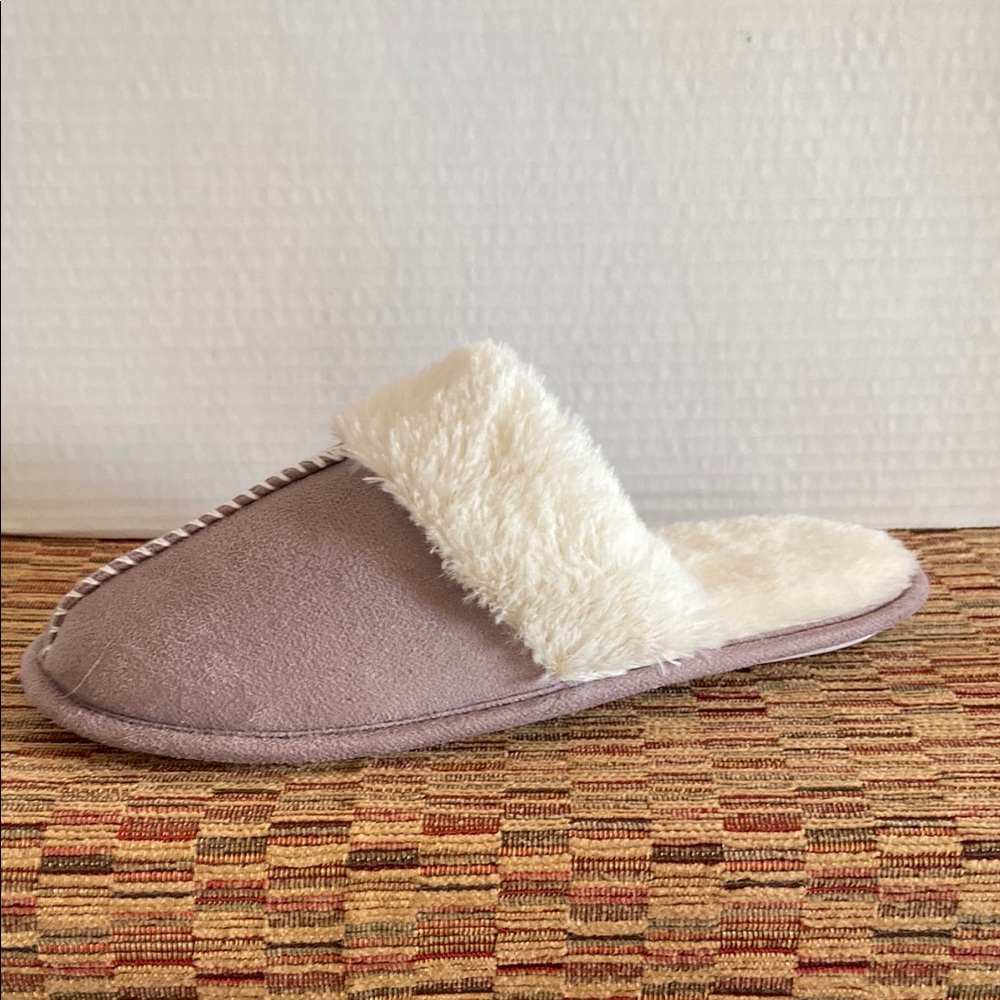 Cozy Women's Slippers in Cream and Tan
